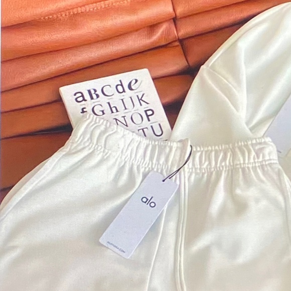 ALO Yoga Cream Sweater Set - Picture 2 of 4